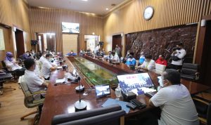Perwakilan organisasi Serikat Buruh dan Serikat Pekerja sedang melakukan audensi dengan Pemerintah Kota Bandung.