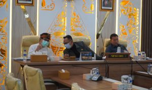 Jajaran Pimpinan Komisi I ketika melakukan rapat Kerja membahas usulan anggaran pada KUA PPAS