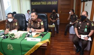 Kejati Jabar sedang melaksanakan Teleconference dengan para Kejari