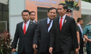 ILUSTRASI: Presiden Joko Widodo bersama Menteri Pertahanan Prabowo Subianto. (Dery Ridwansah/ JawaPos.com )