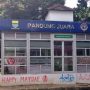 HALTE: Salah satu Halte Bus TMB di Kota Bandung yang terbengkalai tak terurus.
