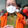 Terdakwa mantan Menteri Sosial Juliari P Batubara berjalan menuju mobil tahanan usai menjalani sidang pembacaan putusan secara virtual di gedung ACLC KPK, Jakarta, Senin (23/8/2021). (Dery Ridwansah/JawaPos.com)