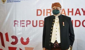 Airlangga: Kebijakan B30 Terbukti Bawa Berkah Bagi Petani Sawit Menteri Bidang Perekonomian Airlangga Hartarto dengan baju adat dari Provinsi Jawa Tengah pada peringatan HUT RI.