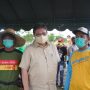 Menteri Koordinator Bidang Perekonomian Airlangga Hartarto berdialog dengan petani ketika kunjungan ke Kalimantan