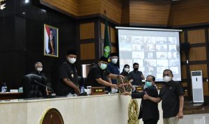 Penyerahan draf Ranperda Desa wisata kepada Pimpinan DPRD Jabar untuk selanjutnya disetujui dan dibahas menjadi Perda