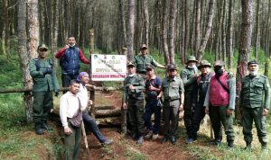 Dianggap Merusak Ekologi Hutan, Perhutani Tutup Jalur Off Road Cikole Perhutani dan kelompok masyarakat menutup jalur Off Roaad di Cikole Lembang yang dianggap merusak ekologi hutan