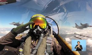 Jet tempur F-16 bentuk formasi "Arrow Head" pada upacara kemerdekaan