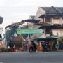 Pintu Masuk Utama Pasar Induk Caringin