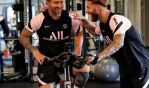 Lionel Messi dan Sergio Ramos. Foto: C. Gavelle/PSG