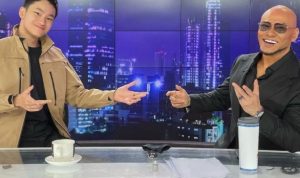 Deddy Corbuzier bersama putranya Azka Corbuzier. Foto Instagram/azkacorbuzier