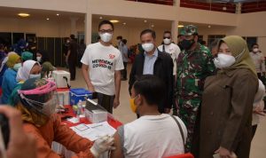 Staf Khusus Presiden Aminudin Ma’ruf turut meninjau langsung proses vaksinasi di UGJ