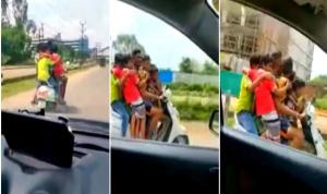 Gokil! Aksi 7 Bocah Berboncengan dalam Satu Motor Tuai Perhatian Polisi Gokil! Aksi 7 Bocah Berboncengan dalam Satu Motor Tuai Perhatian Polisi