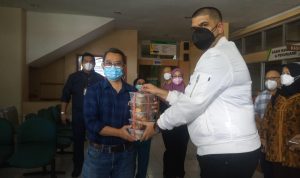 Bantu Warga, Partai Nasdem Berikan Makanan Siap Saji 1.000 per Hari