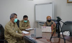 Wakil Wali Kota Depok, Imam Budi Hartono (tengah) saat mengikuti audiensi dengan pihak BPPT secara daring (ist)