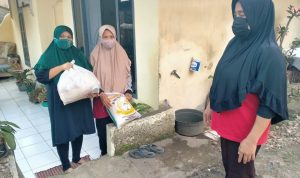 Ilustrasi warga yang terima bansos