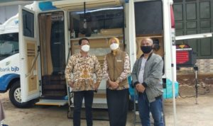 Petugas BKD saat lakukan sosialisasi bayar pajak di Kecamatan Cimanggis.