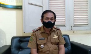 Camat Cicalengka, Entang Kurnia saat ditemui di kantornya, beberapa waktu lalu. (Yanuar Baswata/Jabar Ekspres)