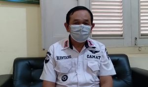 Camat Cicalengka, Entang Kurnia saat ditemui di ruang kerjanya, beberapa waktu lalu. (Yanuar Baswata/Jabar Ekspres)