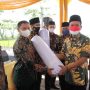 Bupati Bandung Bagikan Kain Kafan ke Setiap Desa Saat Peringati Tahun Baru Islam