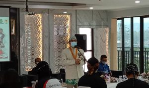 Kepala Dinas Dispora Jabar Engkus Sutisna saat melakukan pertemuan dengan para Atlet Olimpiade Tokyo 2020di Sport Jabar Arcamanik, Kamis (19/8) Foto : Boy Darmawan