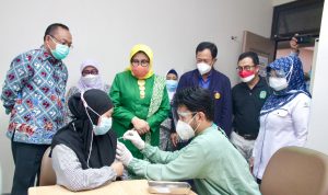 Jabar Mulai Vaksinasi Covid-19 Bagi Kelompok Ibu Hamil Kelompok ibu hamil di Jabar mulai menerima vaksinasi Covid-19
