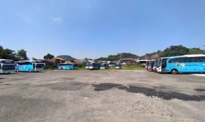 Bus Angkutan Umum dan Pariwisata Dibiarkan Menganggur