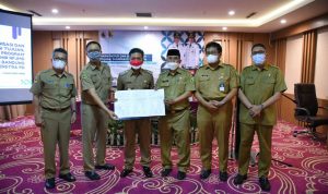 Bupati Bandung Dadang Supriatna mengajak seluruh jajarannya untuk menyelaraskan Rencana Strategis (Renstra) perangkat daerah (PD) dengan Rancangan Akhir (ranhir) Rencana Pembangunan Jangka Menengah Daerah (RPJMD) Kabupaten Bandung Tahun 2021 – 2026.