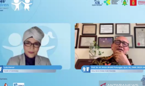 Ketua Umum Ikatan Dokter Anak Indonesia (IDAI) Prof. Dr dr Aman Bhakti Pulungan, Sp.A(K), FAAP, FRCPI(Hon) dalam jumpa media secara daring, Senin (30/8/2021). (ANTARA/TL/Arnidhya Nur Zhafira)