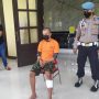 Polisi menangkap tersangka pembunuhan perempuan yang ditemukan terbungkus selimut di Kota Bandung, Jawa Barat. (Bagus Ahmad Rizaldi/Antara)
