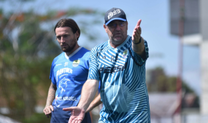 Pelatih Persib Bandung Robert Rene Alberts saat memimpin latihan bersama (HO/Persib.co.id)