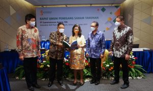 rupst summarecon (Kiri ke Kanan: Bapak Herman Nagaria - Direktur, Bapak Adrianto P. Adhi - Presiden Direktur, Ibu Lidya Tjio - Direktur, Bapak Lexy A. Tumiwa - Komisaris, Bapak Soegianto Nagaria - Direktur)