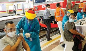 vaksinasi di stasiun