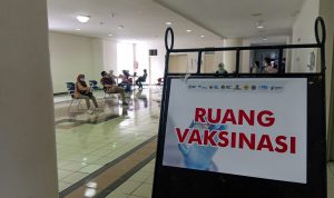 Dinkes Sebut Vaksinasi Door to Door di Bandung Telah Berjalan dok. Vaksinasi bagi masyarakat di Sarana Budaya Ganesha pada awal Februari lalu.