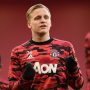 Gelandang Manchester United asal Belanda Donny van de Beek melakukan pemanasan jelang laga perempat final leg dua Europa League melawan Granada di Stadion Old Trafford, Manchester, 15 April 2021. (ANTARA/AFP/OLI SCARFF)