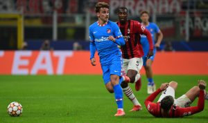 Pemain Atletico Madrid Antoine Griezmann mengontrol bola dalam pertandingan Grup B Liga Champions lawan AC Milan pada 28 September 2021. ANTARA/AFP/MIGUEL MEDINA