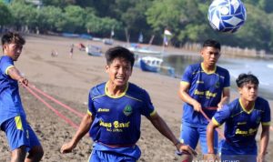 Tim Sepakbola Putra Jabar Cari Tempat Aklimatisasi untuk Latihan PON Tim Sepakbola Putra Jawa Barat melakukan pemusatan latihan. (ANTARA/HO-PSSI Jawa Barat)