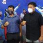 Pelatih Staf Tim Kriket Jawa Barat Hasan Basri dan Asep Firdaus. (ANTARA/Bagus Ahmad Rizaldi)