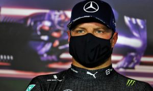 Pebalap Mercedes Valterri Bottas mengenakan masker saat melakukan konferensi pers GP Styria di Red Bull Ring, Styria, Austria, pada 26 Juni 2021. ANTARA/FIA/Handout via REUTERS