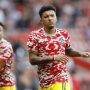 Jadon Sancho (kanan) melakukan pemanasan jelang pertandingan Liga Premier Inggris antara Manchester United lawan Southampton di Saint Mary Stadium pada 22 Agustus 2021. ANTARA/REUTERS/PETER NICHOLLS