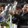 Arsip - Carlo Ancelotti mengangkat trofi Liga Champions saat ia menjuarainya bersama Real Madrid untuk musim 2013/14 di Stadion da Luz, Lisabon, Portugal, pada 24 Mei 2014. (ANTARA/AFP/Franck Fife)