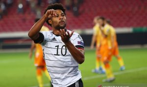 Libas Armenia, Jerman Teruskan Tren Sempurna Bersama Hansi Flick Penyerang tim nasional Jerman Serge Gnabry merayakan gol pertamanya ke gawang Armenia dalam laga lanjutan Grup J kualifikasi Piala Dunia 2022 zona Eropa di Stadion Mercedes-Benz Arena, Stuttgart, Jerman, Minggu (5/9/2021) waktu setempat. (ANTARA/REUTERS/Kai Pfaffenbach)