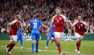 Penyerang tim nasional Denmark Andreas Cornelius (kedua kanan) melakukan selebrasi seusai mencetak gol pelengkap kemenangan 5-0 atas Israel laga lanjutan Grup F kualifikasi Piala Dunia 2022 zona Eropa di Stadion Parken, Kopenhagen, Denmark, Selasa (7/9/2021) waktu setempat. (ANTARA/REUTERS/RITZAU SCANPIX/Mads Claus Rasmussen)