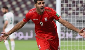 Tren Positif Berlanjut, Iran Libas Irak 3-0 Penyerang tim nasional Iran Mehdi Taremi merayakan golnya ke gawang Irak dalam lanjutan putaran ketiga kualifikasi Piala Dunia 2022 zona Asia di Stadion Internasional Khalifa, Doha, Qatar, Selasa (7/9/2021) waktu setempat. (ANTARA/AFP/Karim Jaafar)