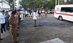 Wali Kota Metro Wahdi Siradjuddin bersama PNS dan tenaga medis melakukan shalat jenazah dr. Soeradi Soedjarwo Sp.S. di RSUD Jenderal Ahmad Yani Metro, Senin (30/8/2021). ANTARA/HO-Kominfo Kota Metro/aa.