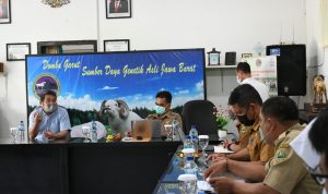 Anggota DPRD Jabar Komisi II ketika meninjau Balai Pengembangan Ternak Domba Garut