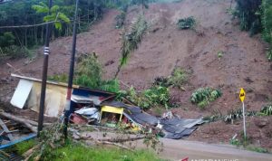 Bencana alam longsor di Kabupaten Garut, Jawa Barat beberapa waktu lalu. (ANTARA/HO-Diskominfo Garut)