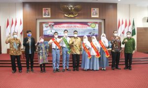 Bupati Ciamis Lantik Forum Pelajar Sadar Hukum dan Hak Asasi Manusia Bupati Ciamis Herdiat Sunarya mengukuhkan pengurus Forum Pelajar Sadar Hukum dan Hak Asasi Manusia (FPSH dan HAM) sekaligus memberikan Penobatan Duta Hukum dan HAM Kabupaten Ciamis