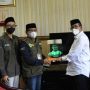 Bupati Cirebon Imron saat menerima kunjungan Koordinator pendamping program "One Pesantren One Product (OPOP)" Wilayah III Cirebon, di Cirebon, Jawa Barat, Jumat (17/9/2021). (ANTARA/Ho Humas Pemkab Cirebon)