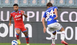 Napoli Puncaki Klasemen Sementara Liga Italia Salah satu pemain Napoli tengah menguasai bola. (@en_sscnapoli/twitter)