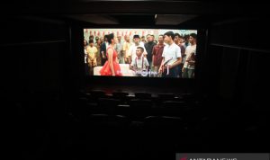 Keren! Film "Susi Susanti: Love All" Diputar di Bioskop China Film biopik "Susi Susanti: Love All" diputar di gedung bioskop Chao Art Center, Beijing, China, Kamis (23/9). Film tersebut meramaikan Festival Film Internasional Beijing (BIFF) 2021. (ANTARA/M. Irfan Ilmie)